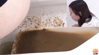 Spying on sexy babe shitting