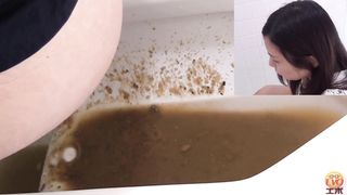 Spying on sexy babe shitting