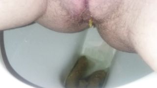 Hairy babe pooping
