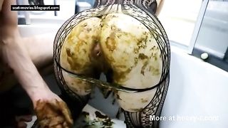 Smearing green shit on girlfriend's ass