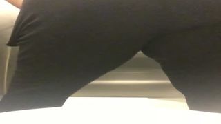 Ebony babe twerking and pooping