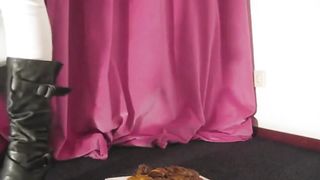 Dark haired babe pooping