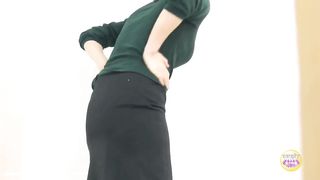 Petite girl shitting