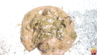 Japanese girl caught pooping in public