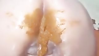 She's pooping on her own face