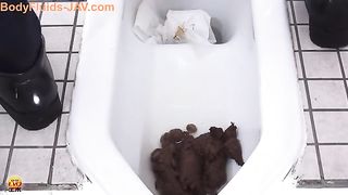 Brown shit from sexy japanese ass