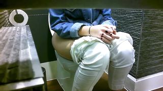 Shaved babe shitting