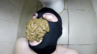 Bubble butt babe shits on husband