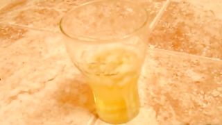 Bubble butt babe shitting