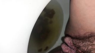 Hairy babe shitting
