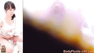 Japanese beauty pushing big turd