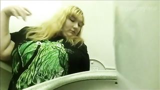 Blonde babe shitting