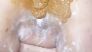 Brunette milf shits on her own face