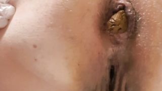 She's shitting in close up