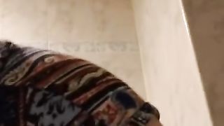 Tattooed chubby babe shitting