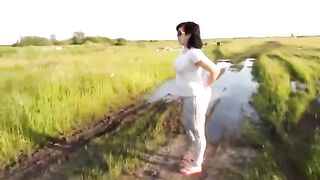 PAWG brunette pooping