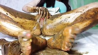 Young College girl that loves smearing