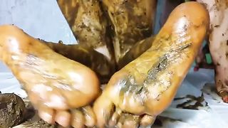 Young College girl that loves smearing