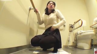 Hairy japanese shits over toilet