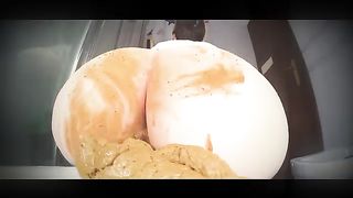 Superb close up of this bitch shitting fast and hard.