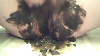 Chubby babe scat smearing