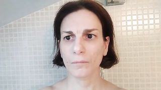 She likes smearing shit on face