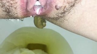 Smearing shit on hairy pussy before eating it