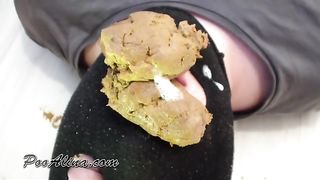 Hot teen Alina poops nicely in the toilet