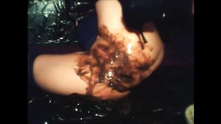 Hot milf shitting diarrhea and toying her asshole