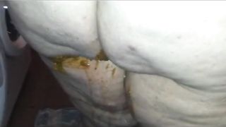 Chunky lady pooping messy load