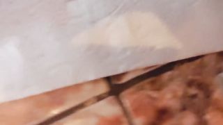 Amateur big ass lady poops on paper towel