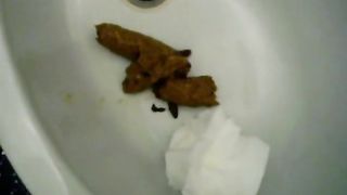 Big booty lady pooping hard turd