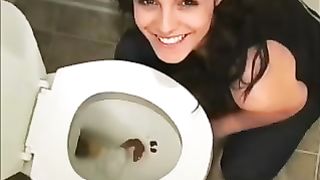 Pretty brunette amateur babe poops in the toilet