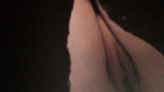 Lady with shaved pussy pooping