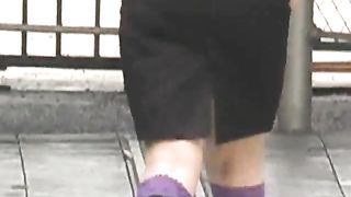 Sexy Asian babe poops in the backyard