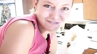 Mature hot babe Koedee6 poops in the kitchen