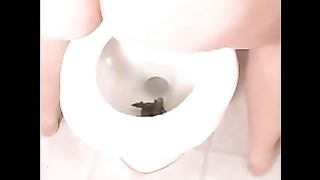 Amateur brunette lady pooping