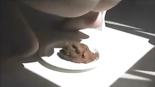Cute sexy babe with lovely ass pooping