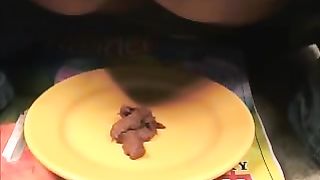 Hot and sexy amateur ladies pooping