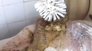 Mistress slut pooping for her slave