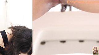 Pretty big booty Japanese babe shitting