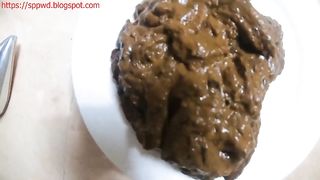 Lusty hot ass Chinese babe caught pooping