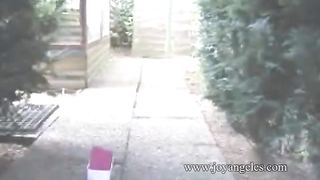 Big bubble booty pooping in the garden