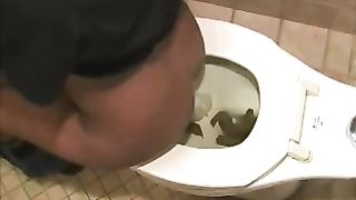 Pretty ebony girl pooping