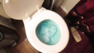 Redhead amateur poops into her clogged toilet