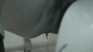 Amateur lady liquid pooping