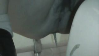 Amateur lady liquid pooping