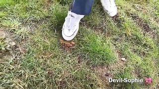Chubby ass babe Sophie poops in the open field