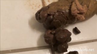 Beautiful teen with seductive asshole pooping