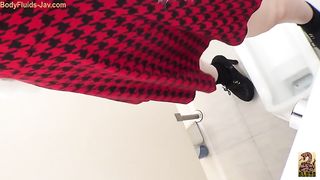 Dark haired Japanese young slut poops